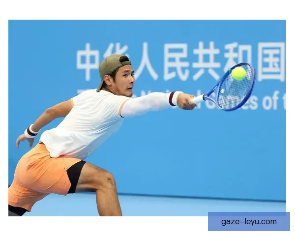 网球赛场风云再起顶尖选手激烈角逐争夺冠军荣誉